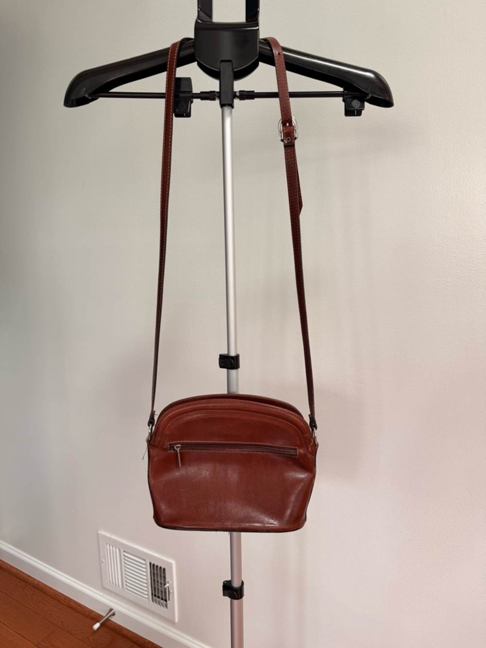Vintage 90’s Pelle Italian leather Crossbody Bag - Adjustable Strap